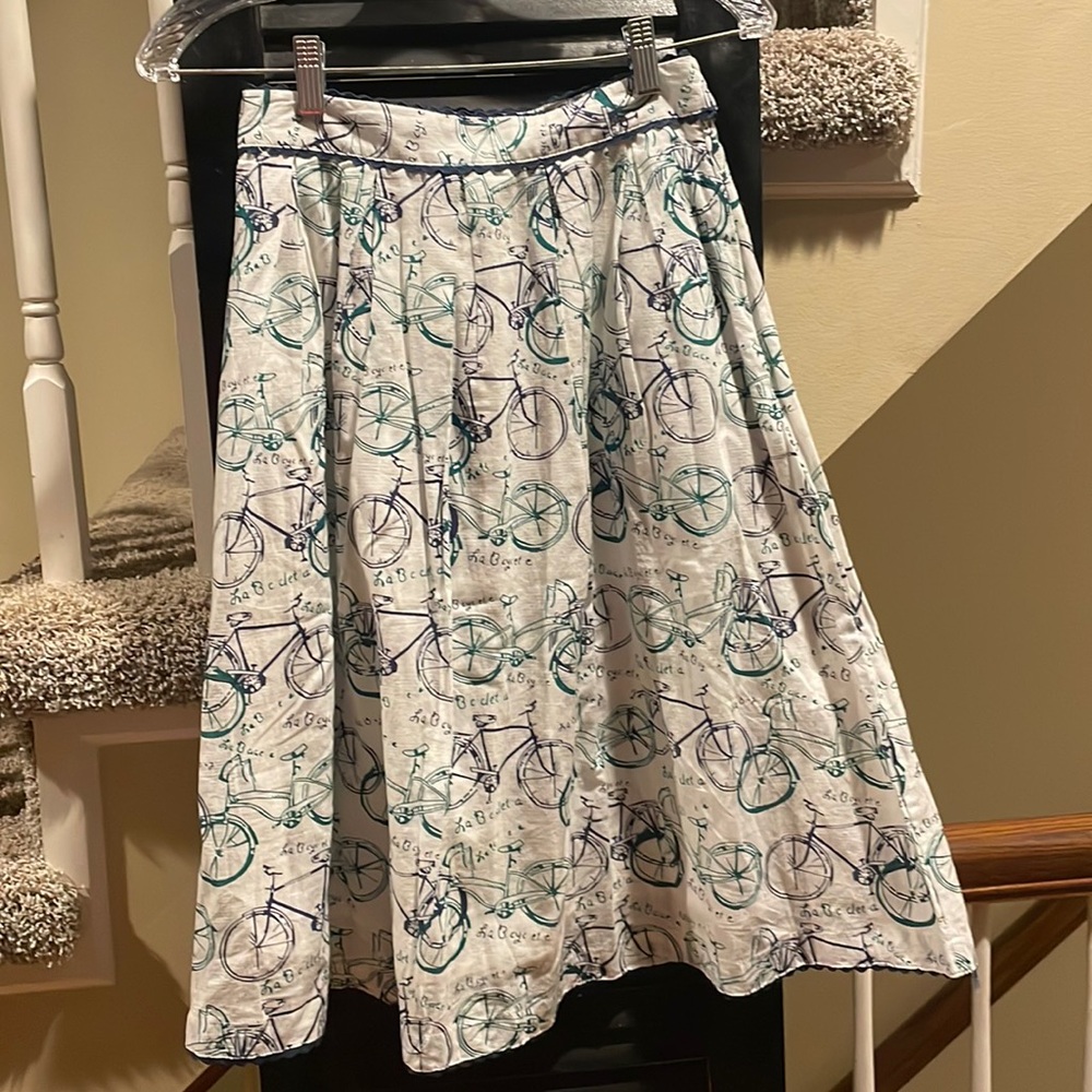 TULIP B bicycle skirt- side, zip and button with pockets and lining- size small